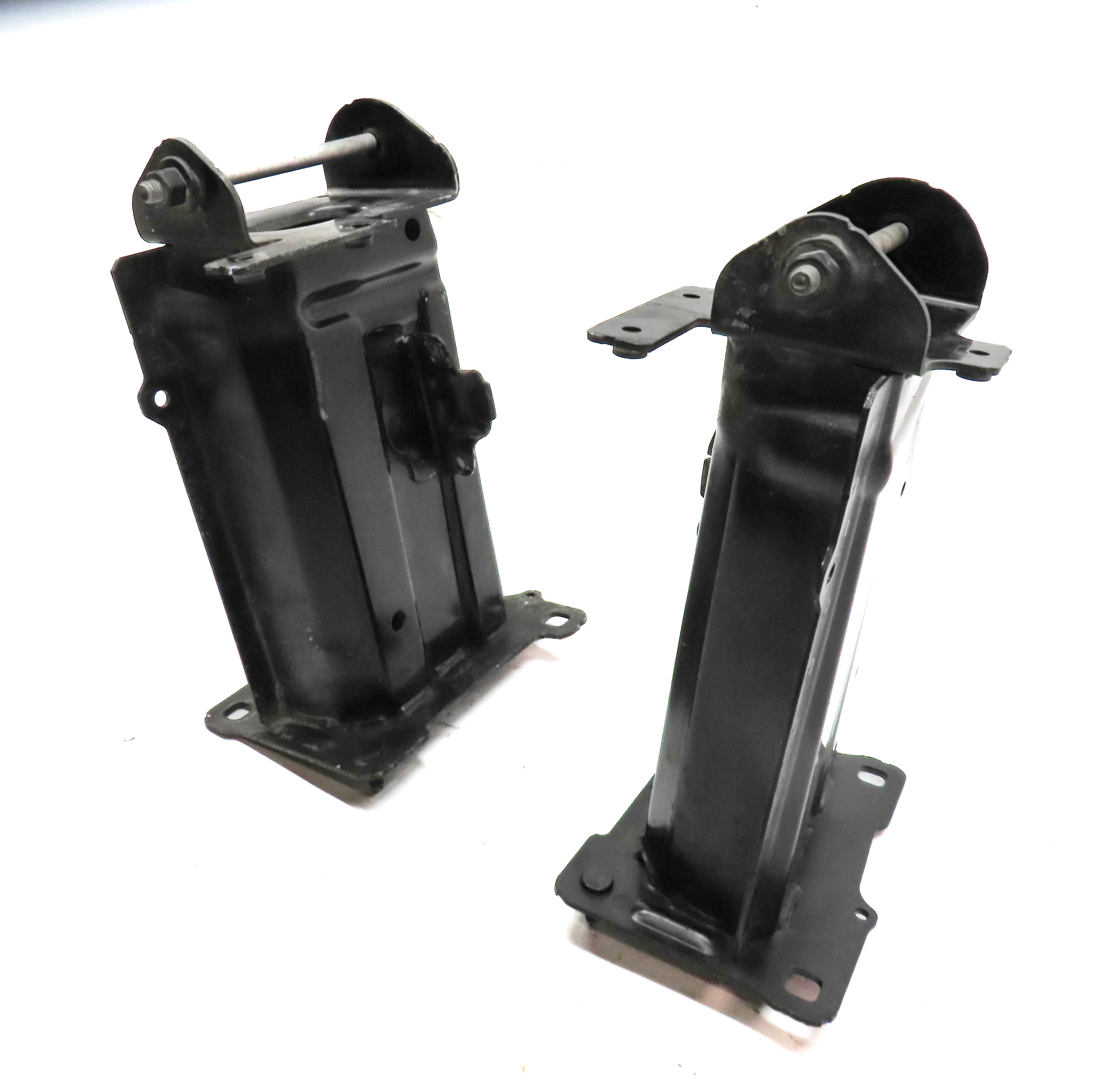 2003-2008 BMW Z4 (E85) FRONT LEFT & RIGHT BUMPER REINFORCEMENT BRACKET SET 2 — exact item pictured